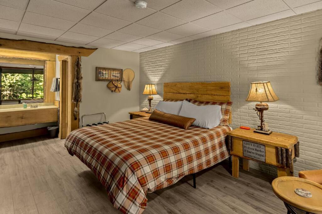 Stonegate Lodge King Bed Wifi 50 Roku Tv Salt Water Pool Room #104 Eureka Springs Exterior photo