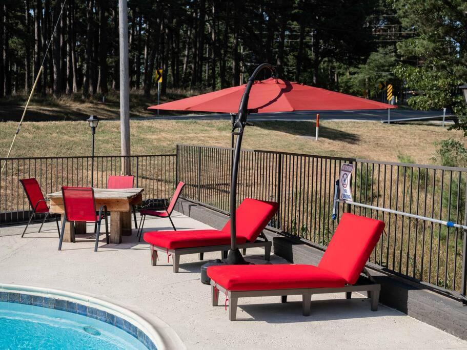 Stonegate Lodge King Bed Wifi 50 Roku Tv Salt Water Pool Room #104 Eureka Springs Exterior photo
