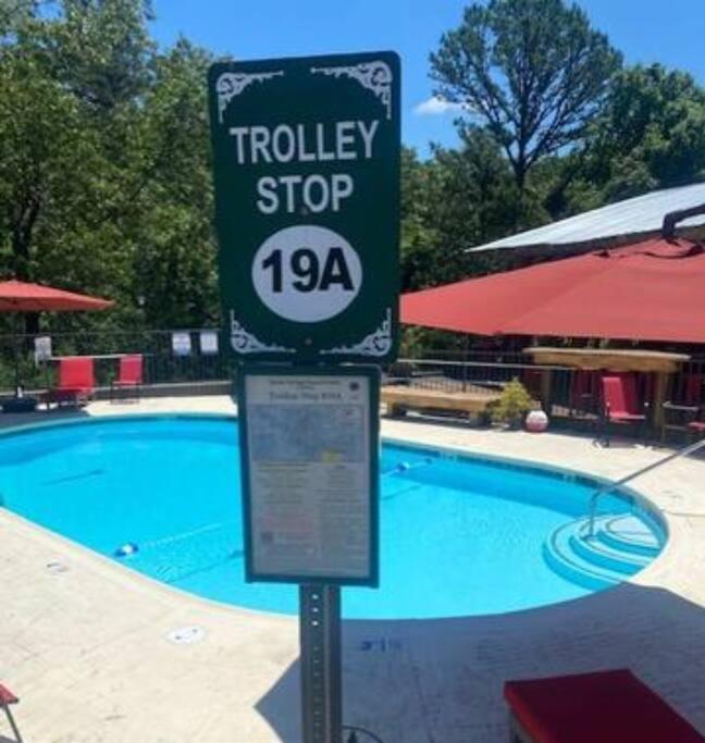 Stonegate Lodge King Bed Wifi 50 Roku Tv Salt Water Pool Room #104 Eureka Springs Exterior photo