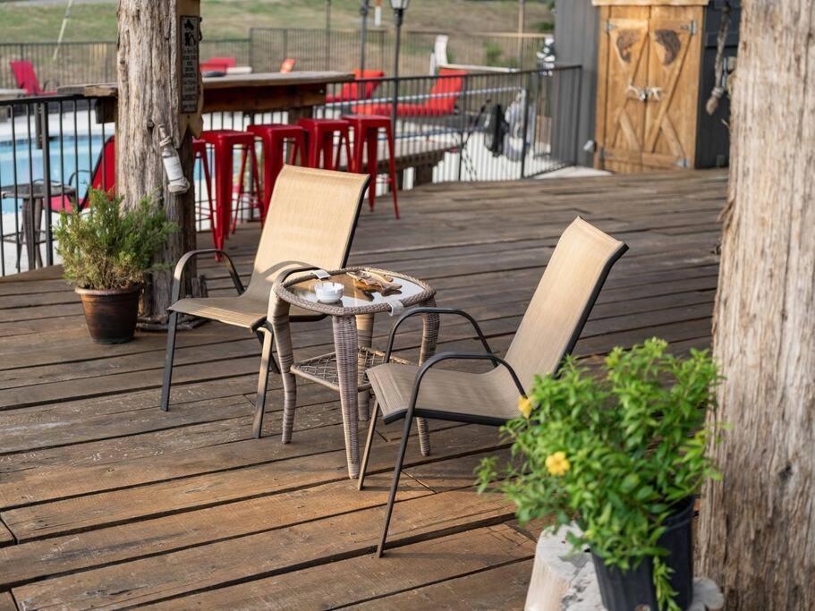 Stonegate Lodge King Bed Wifi 50 Roku Tv Salt Water Pool Room #104 Eureka Springs Exterior photo